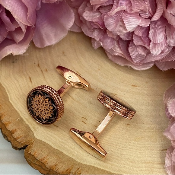Elegant Laser Cut Floral Black and Rose Gold Round Cufflinks - Picture 12 of 16